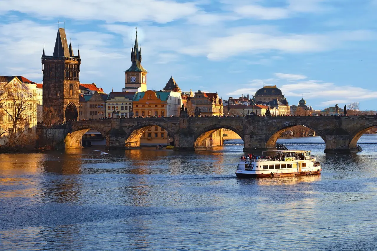 Crucero por el Moldava con cena
